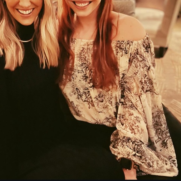 VICI | Off the shoulder top - Picture 10 of 11